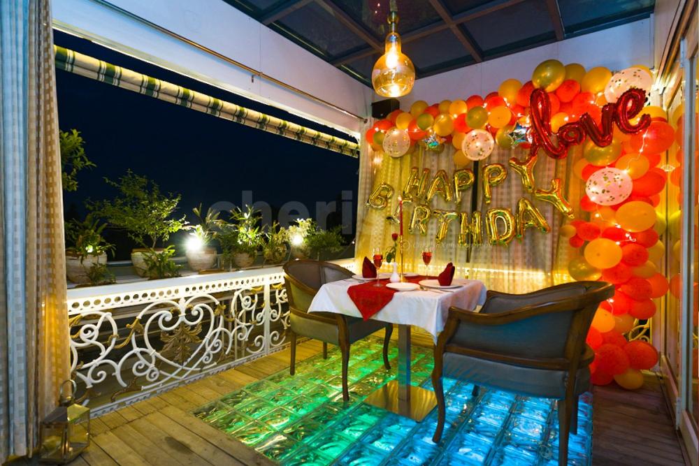 Book a Romantic Private Candle Light Dinner in Delhi for your First date, Birthday or