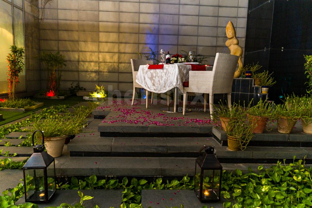 Candlelight Dinner & Romantic Dining in Noida