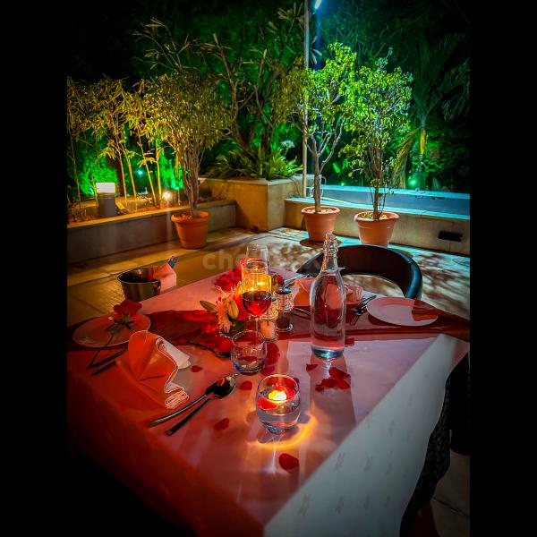 Romantic candle light dinners in Bangalore with beautiful decorations