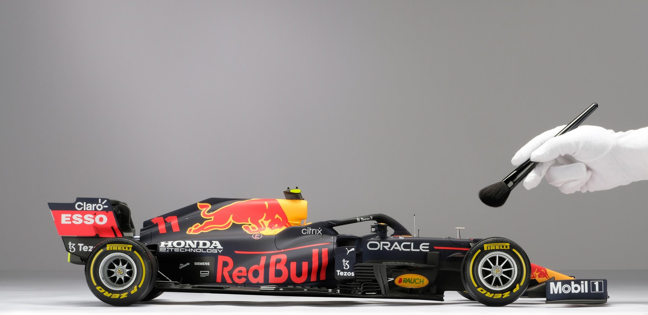 2021 RED BULL RACING HONDA RB16B ABU DHABI GRAND PRIX SERGIO PÉREZ in 18 scale by Amalgam
