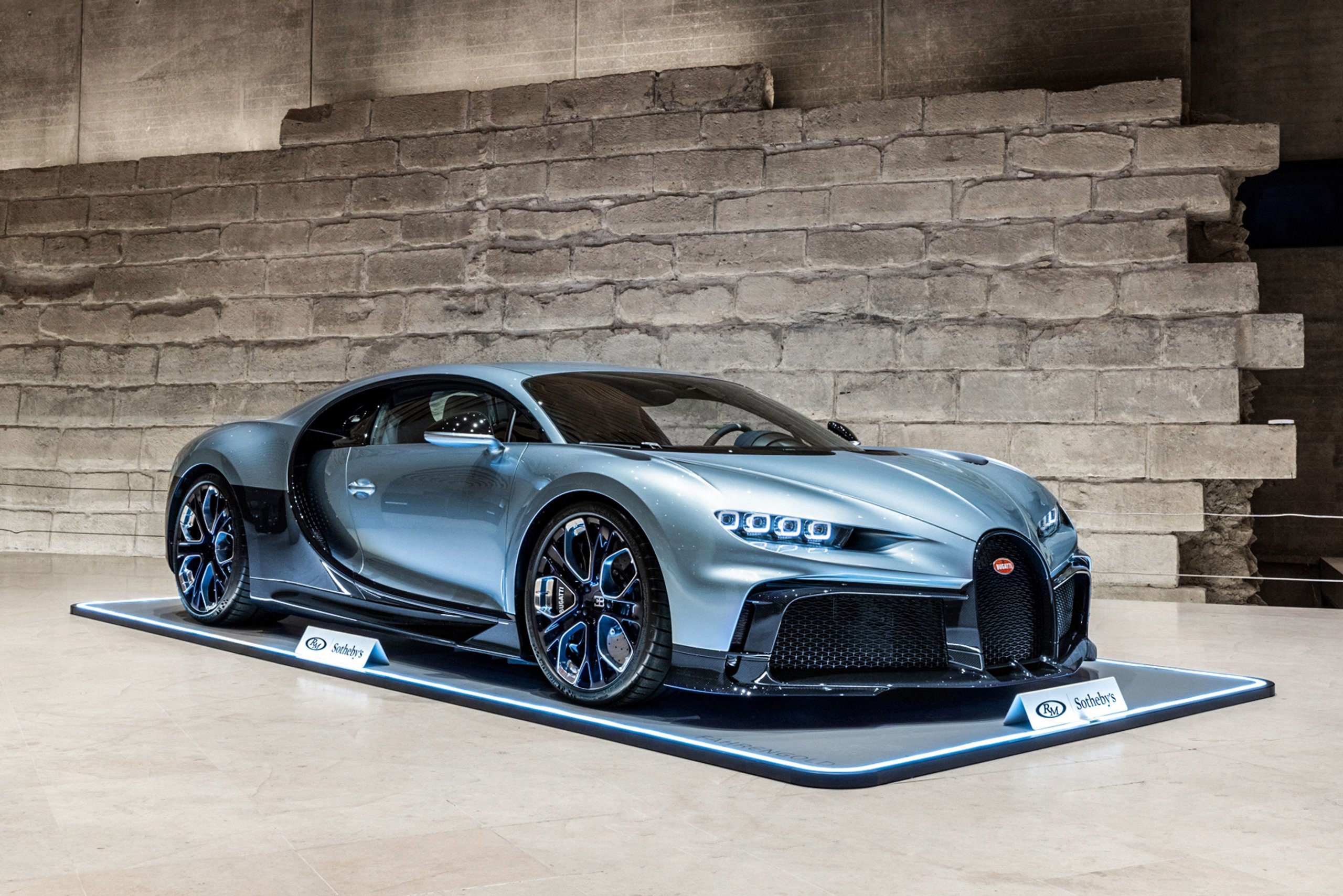 Bugatti Chiron Profilee in 118 scale by MR Collection