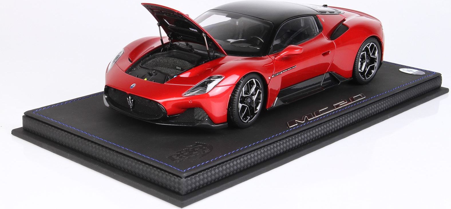 Maserati MC20 Red Vincente High End Diecast Special Pack in 118 scale