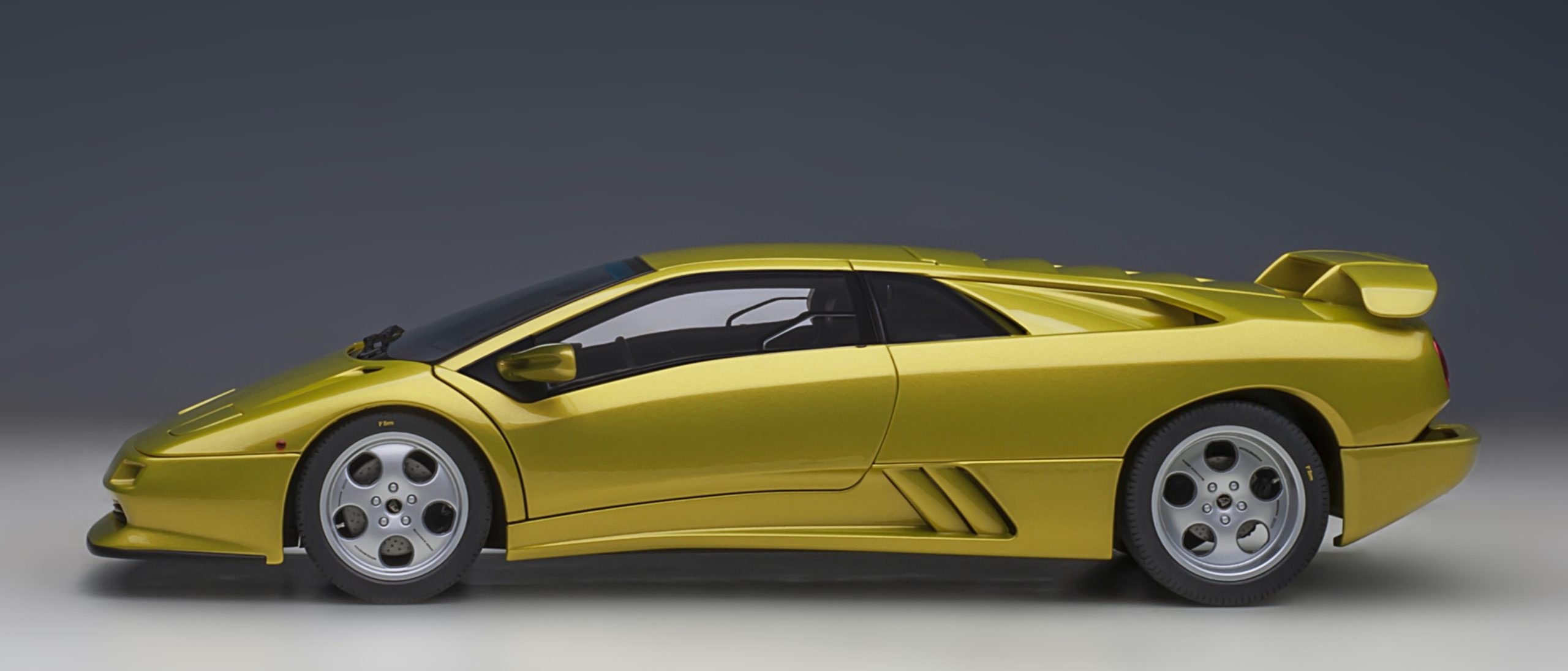 Diablo SE 30th Anniversary Edition in 118 Scale by AUTOart