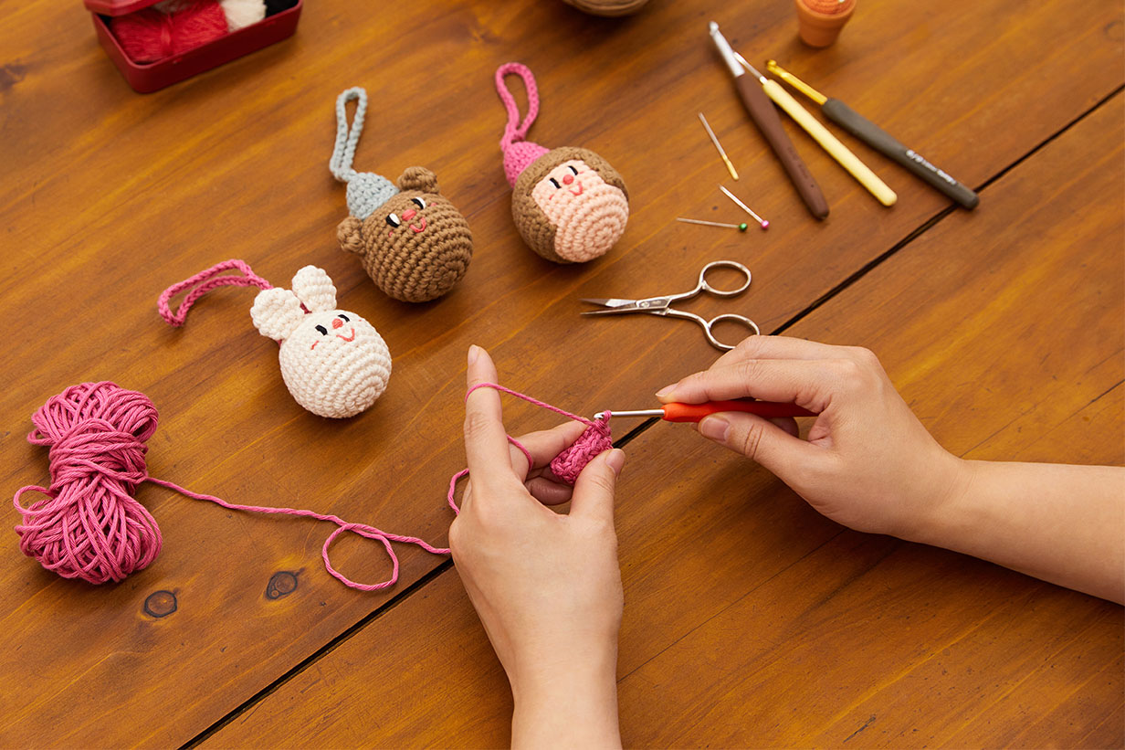CLASS101+ A crochet doll making class for beginners from “Shieun Mom