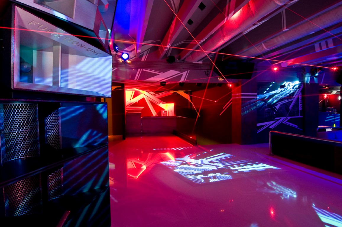 Electronic Music Club Midi electronic music Clubj real DJ booth ClujNapoca