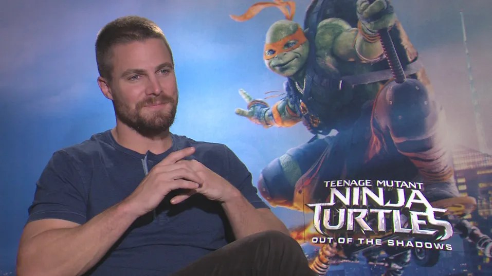 Stephen Amell on Arrow and Teenage Mutant Ninja Turtles 2