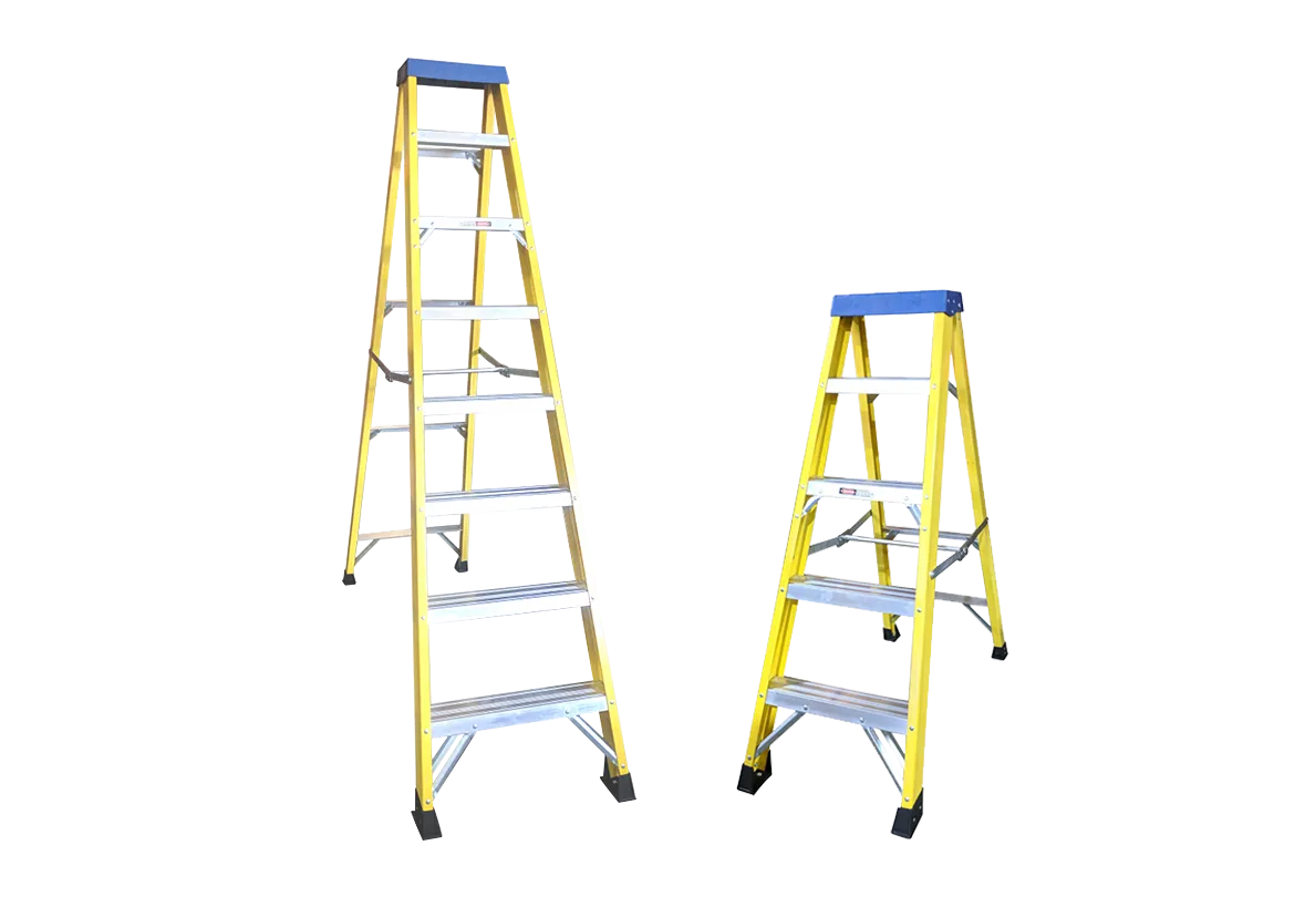 Lightweight Compact Fibreglass Step Ladder (BS EN 131) Connectec.uk