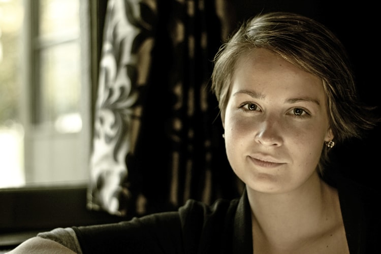 How to Always Pick the Nicest Spots for Portrait Photography Contrastly