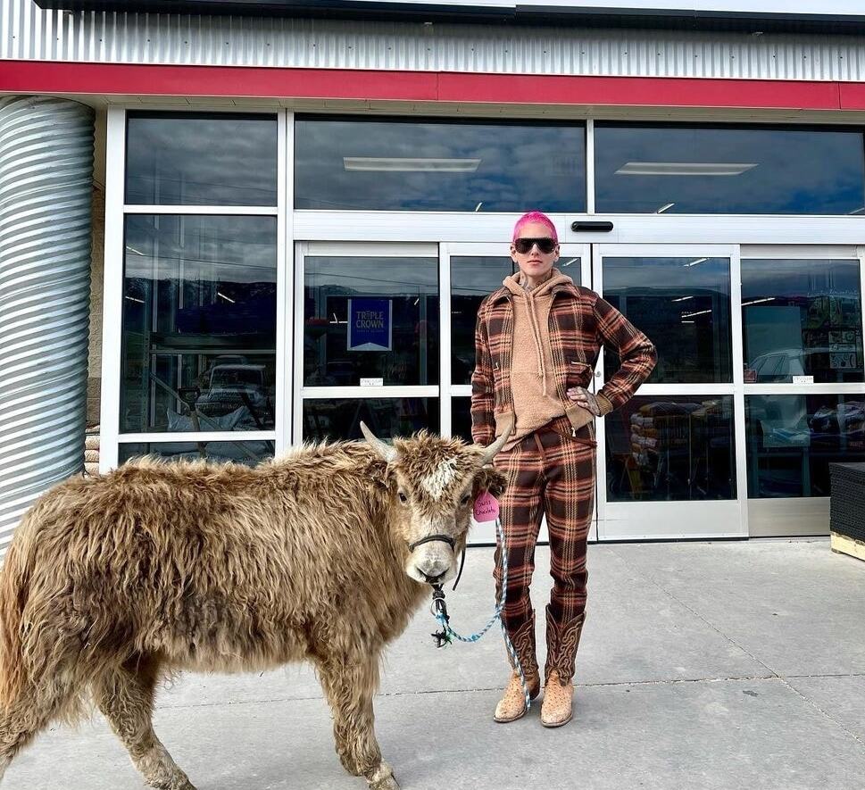 Casper's Jeffree Star videos outing with his yaks County 10