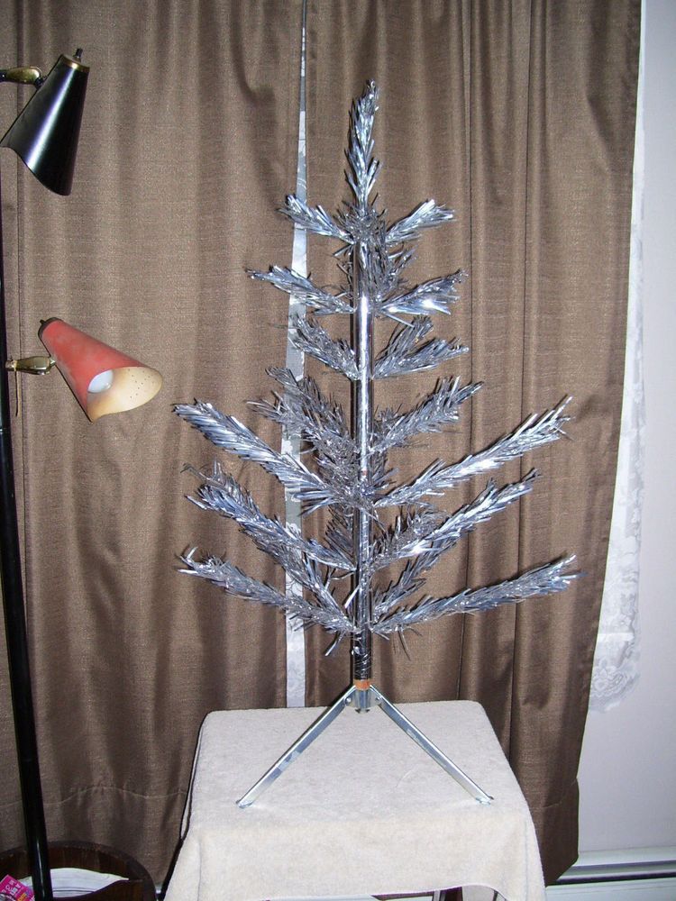 How Many Ornaments Do You Need For A 3 Foot Christmas Tree? Craftsmumship