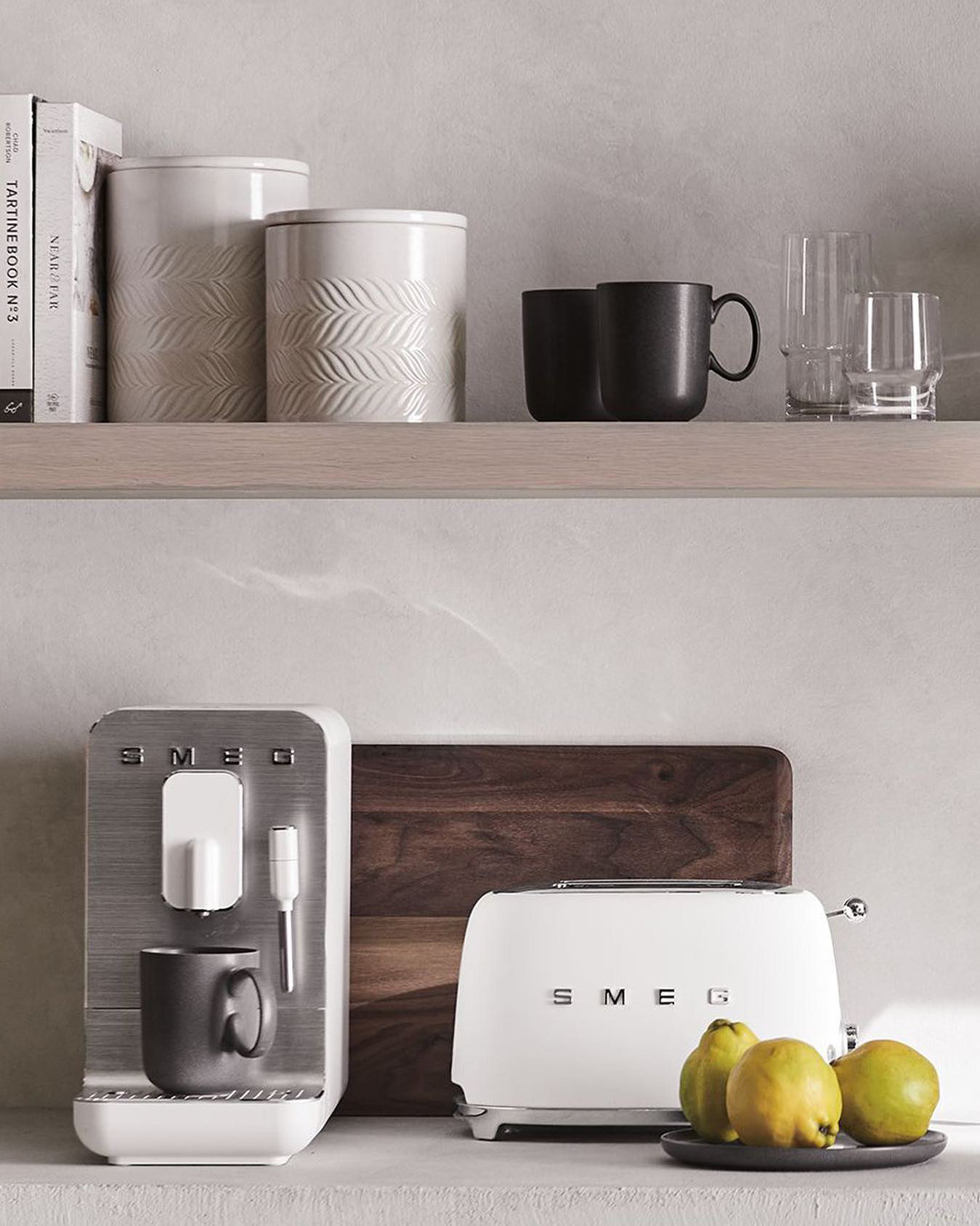 SMEG Matte White Fully Automatic Coffee and Espresso Machine with Milk