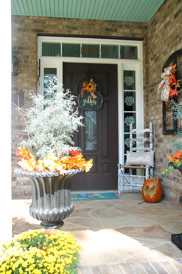 How to Plan Rustic Fall Porch Decorating (+Inspiring Ideas)