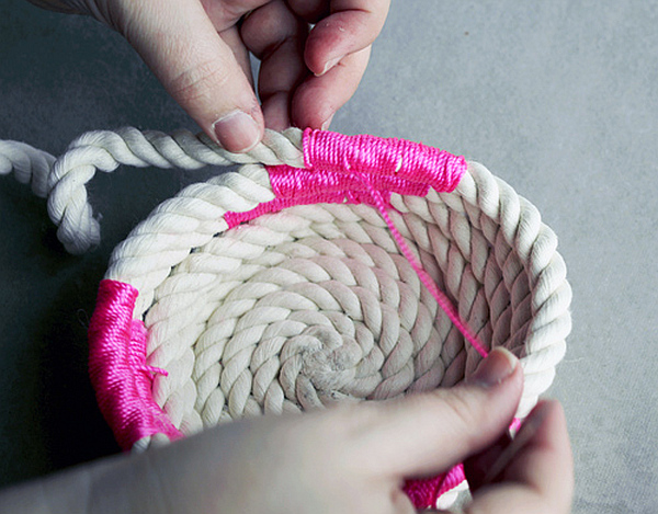 DIY Chic How to Make a Coiled Rope Basket