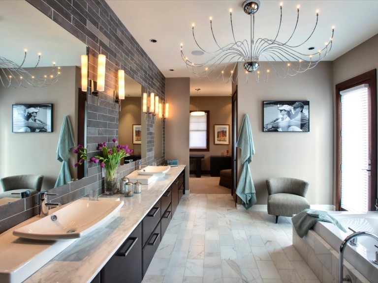 20 Luxurious Bathrooms with Elegant Chandelier Lighting