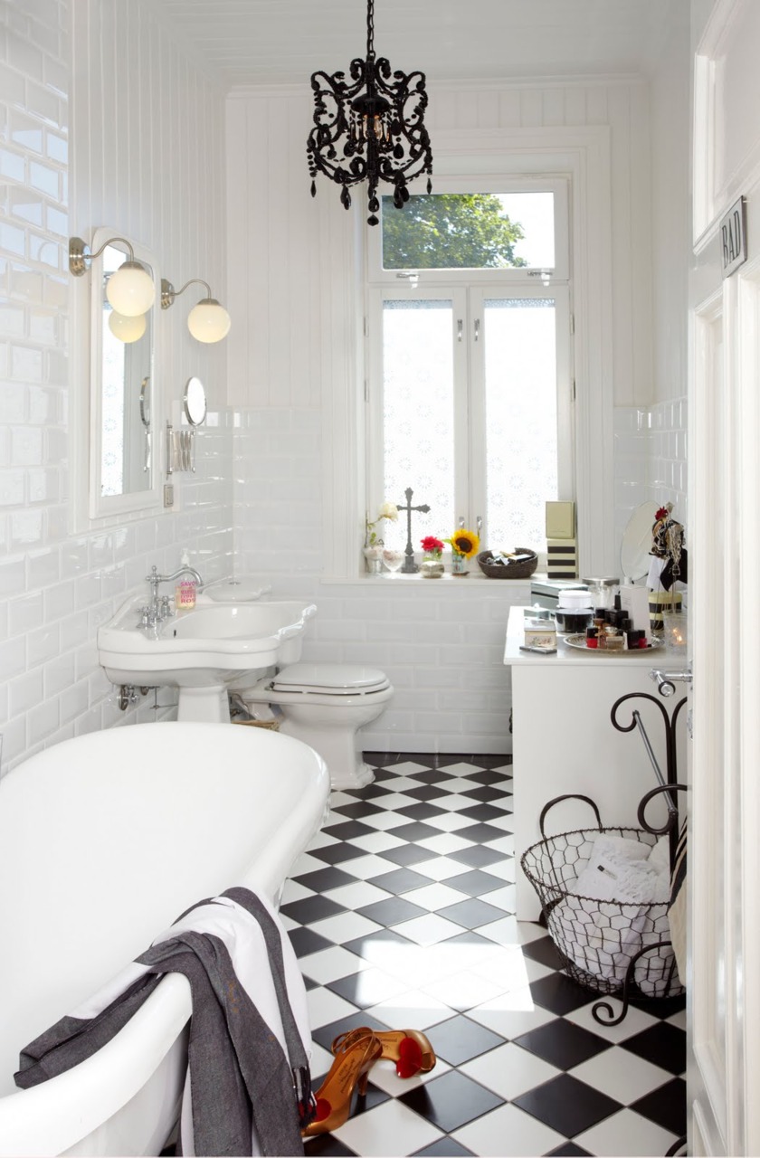 30 Vintage and Grandiose Checkered Bathrooms