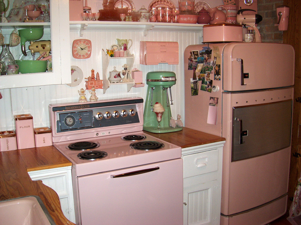 25 Pastel Kitchens That Channel the 1950s 25 Pastel Kitchens That Channel the 1950s