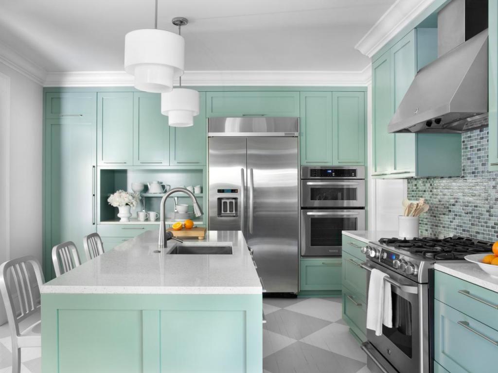 25 Pastel Kitchens That Channel the 1950s