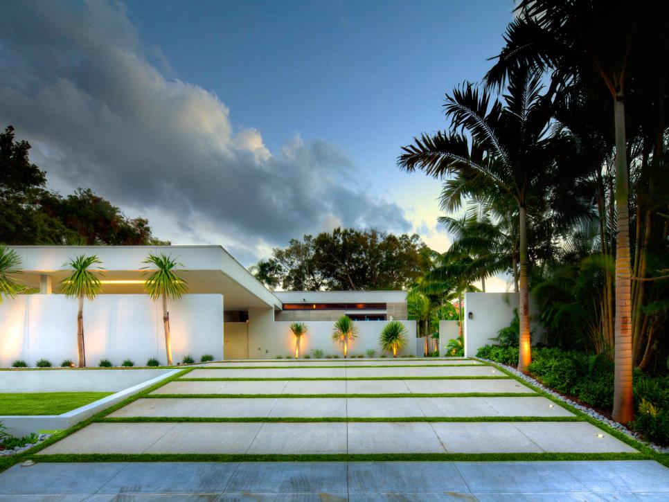 30 Homes That Show Off Their TopNotch Modern Driveway