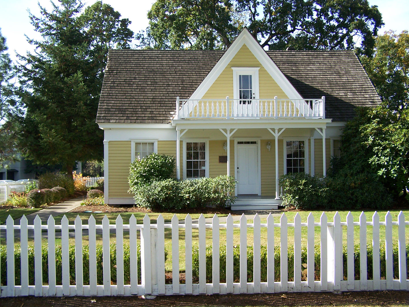 Living the American Dream with a White Picket Fence! Living the American Dream with a White Picket Fence!
