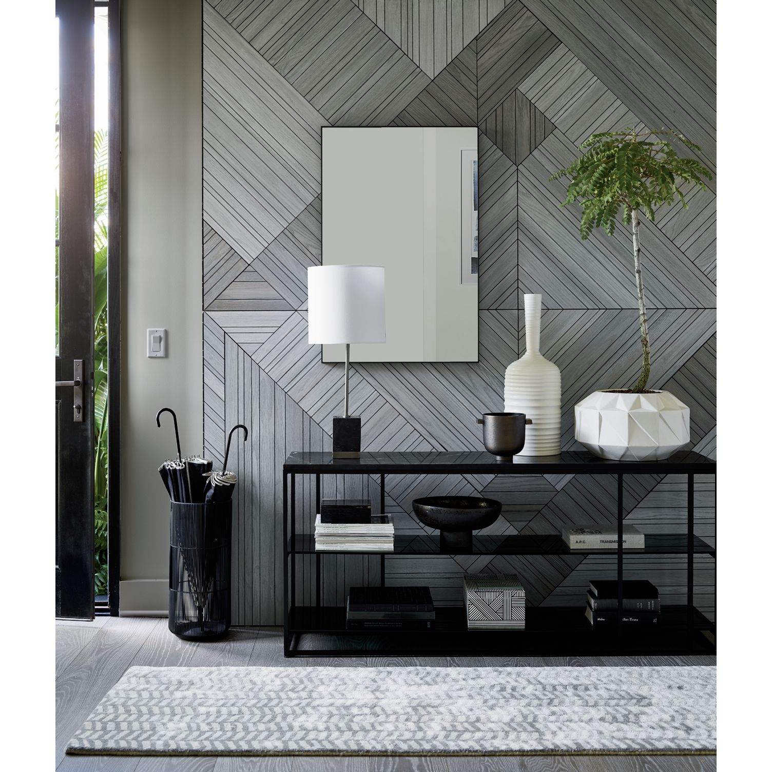 Tips for Decorating a Console Table in an Entryway