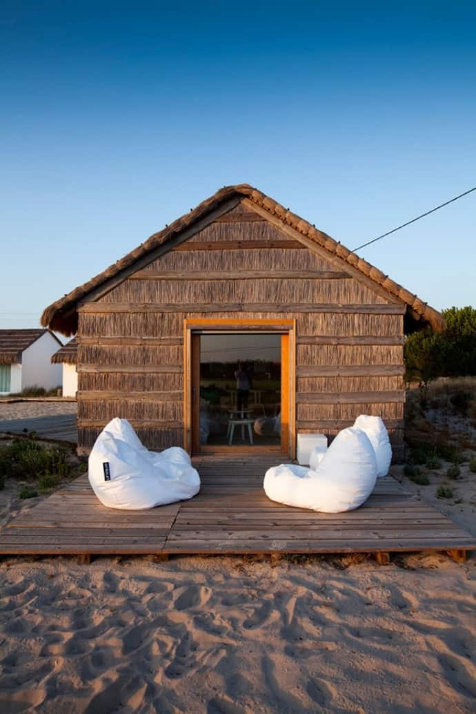 Top 10 Most Beautiful Beach Houses Across the World Presented on Designrulz