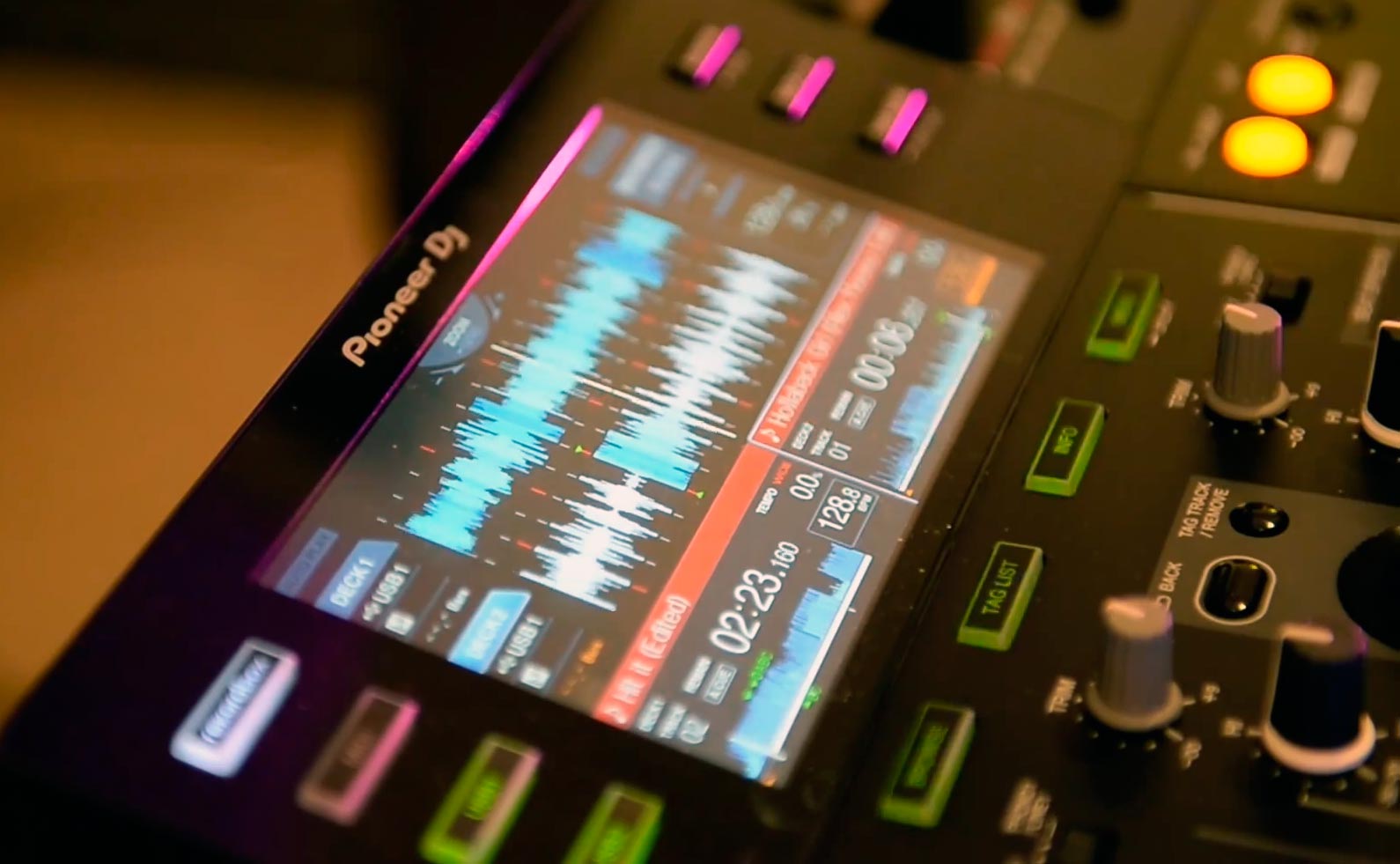 7 Things I Learned DJing Without A Laptop This Weekend