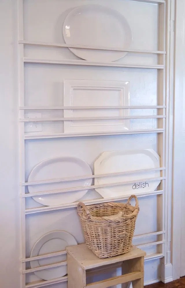 25 DIY Plate Racks That Will Organize Kitchen Walls