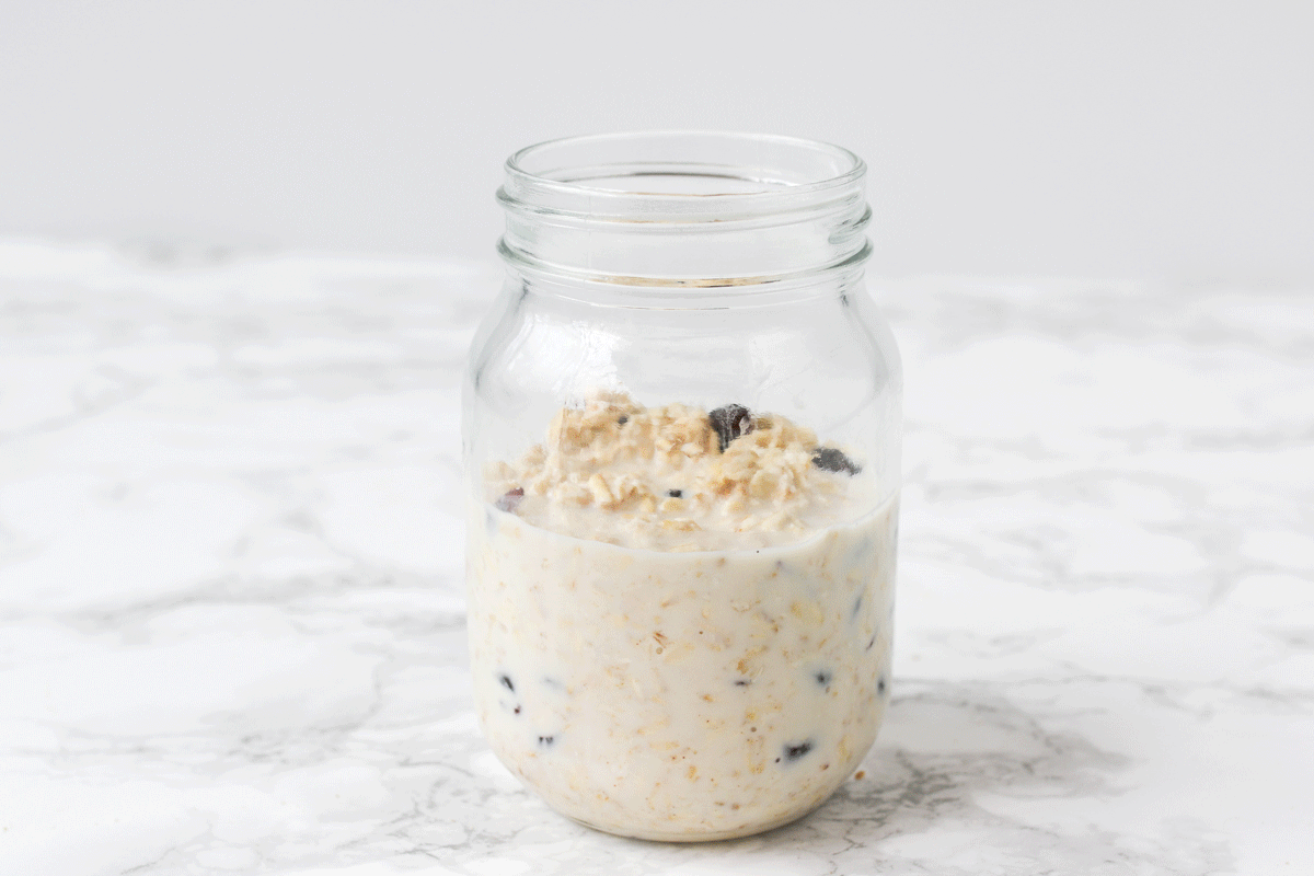 Healthy Overnight Oats Recipe with Fruit and Nuts
