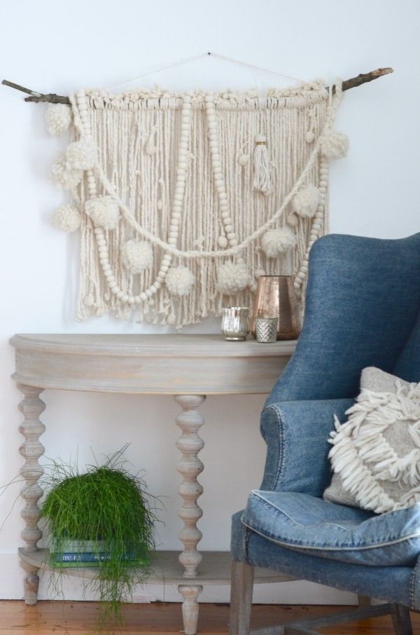 25 DIY Yarn Wall Hangings