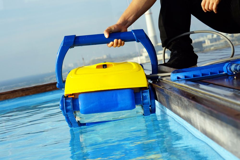 7 Of The Best Handheld Pool Vaccums Reviews and Buying Guide