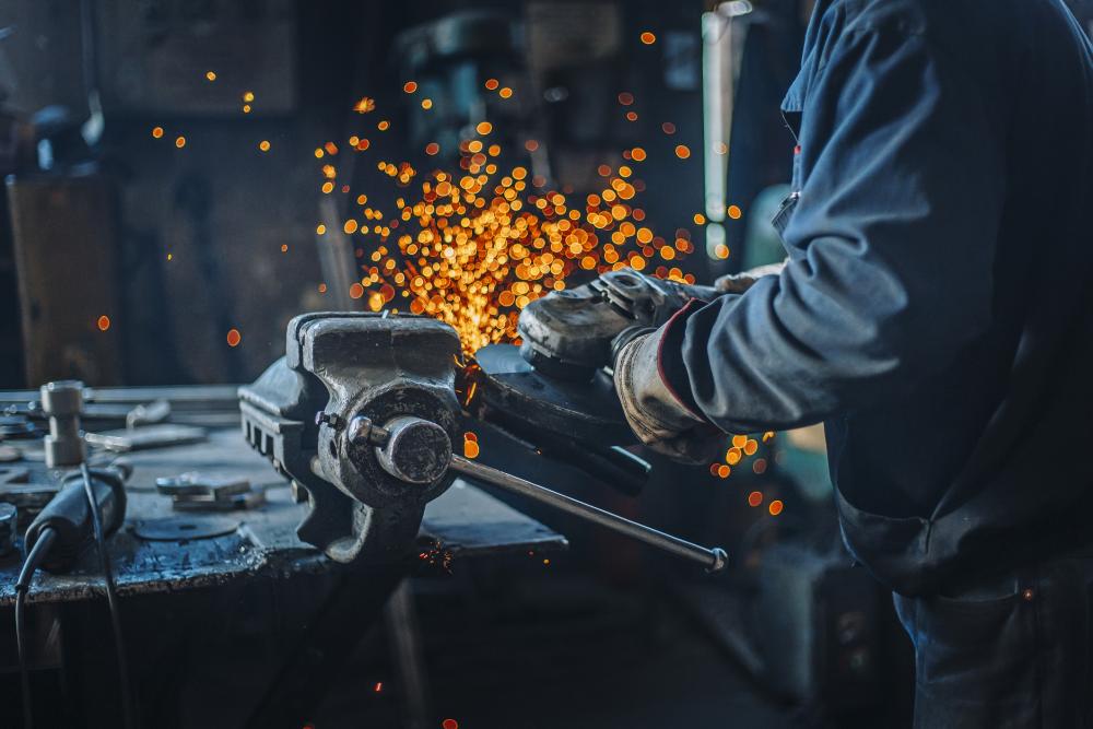 The 10 Best Metal Bench Grinders to Smooth Out Your Welding Jobs in 2022