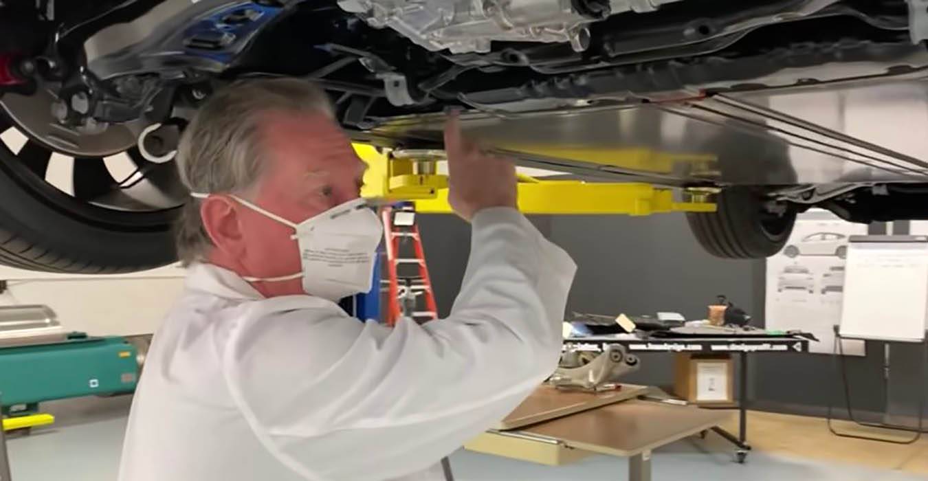 Il guru automotive smonta la Tesla Model Y, e i suoi report DMove.it