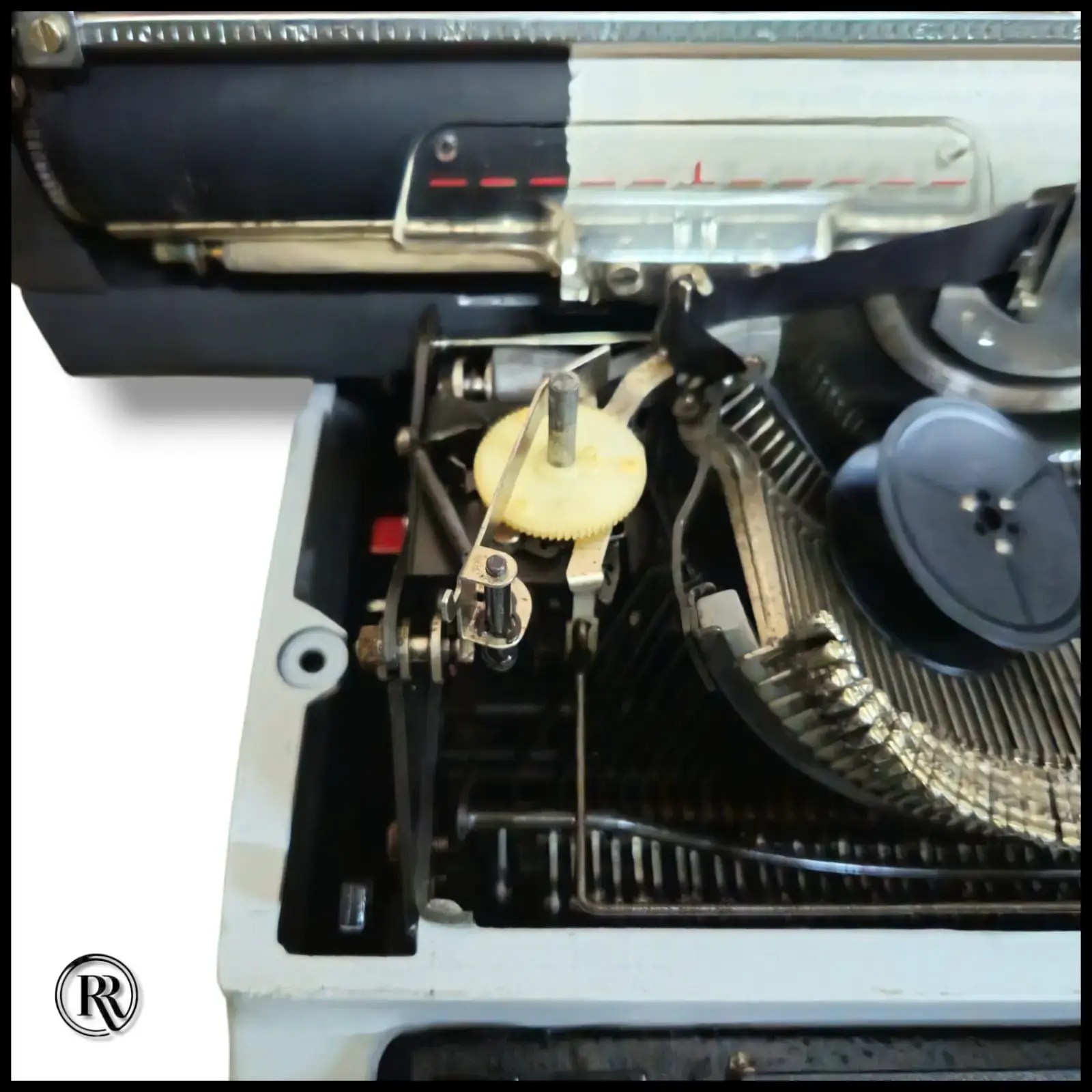 Godrej Prima English Typewriter Godrej English Typewriters Online Typewriter Seller RR