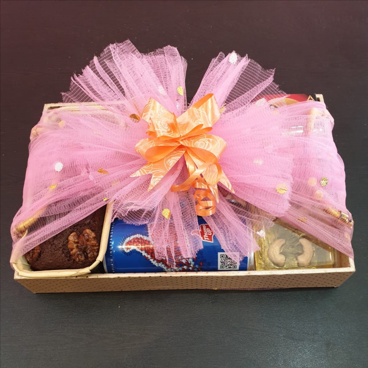 Discover more than 128 cake gift hampers kenmei.edu.vn