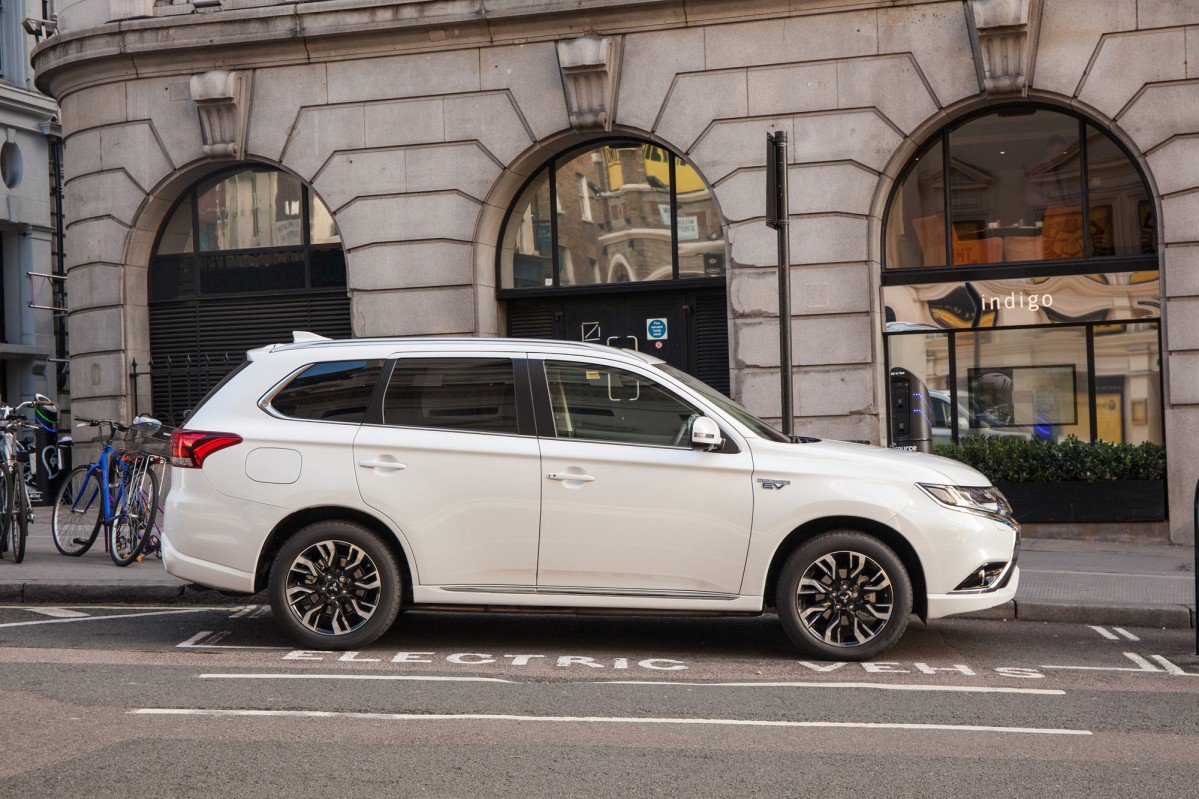 Top 10 Hybrid Cars in Europe