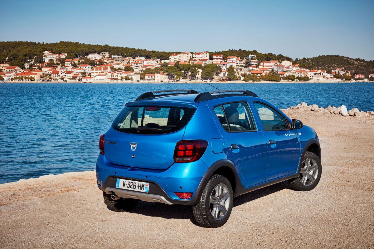 2017 Dacia Sandero Stepway 0.9 TCe Facelift Test Drive. Normal