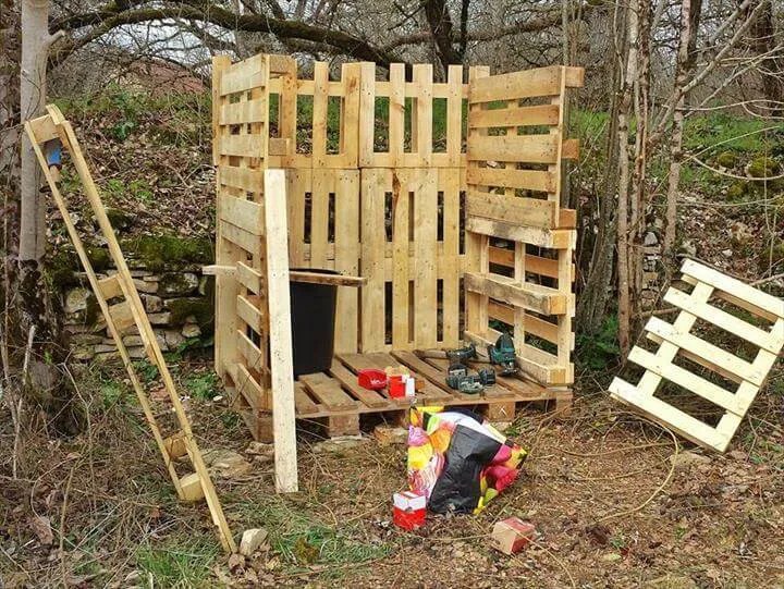 DIY Pallet Outdoor Toilet Pallet Bathroom Easy Pallet Ideas