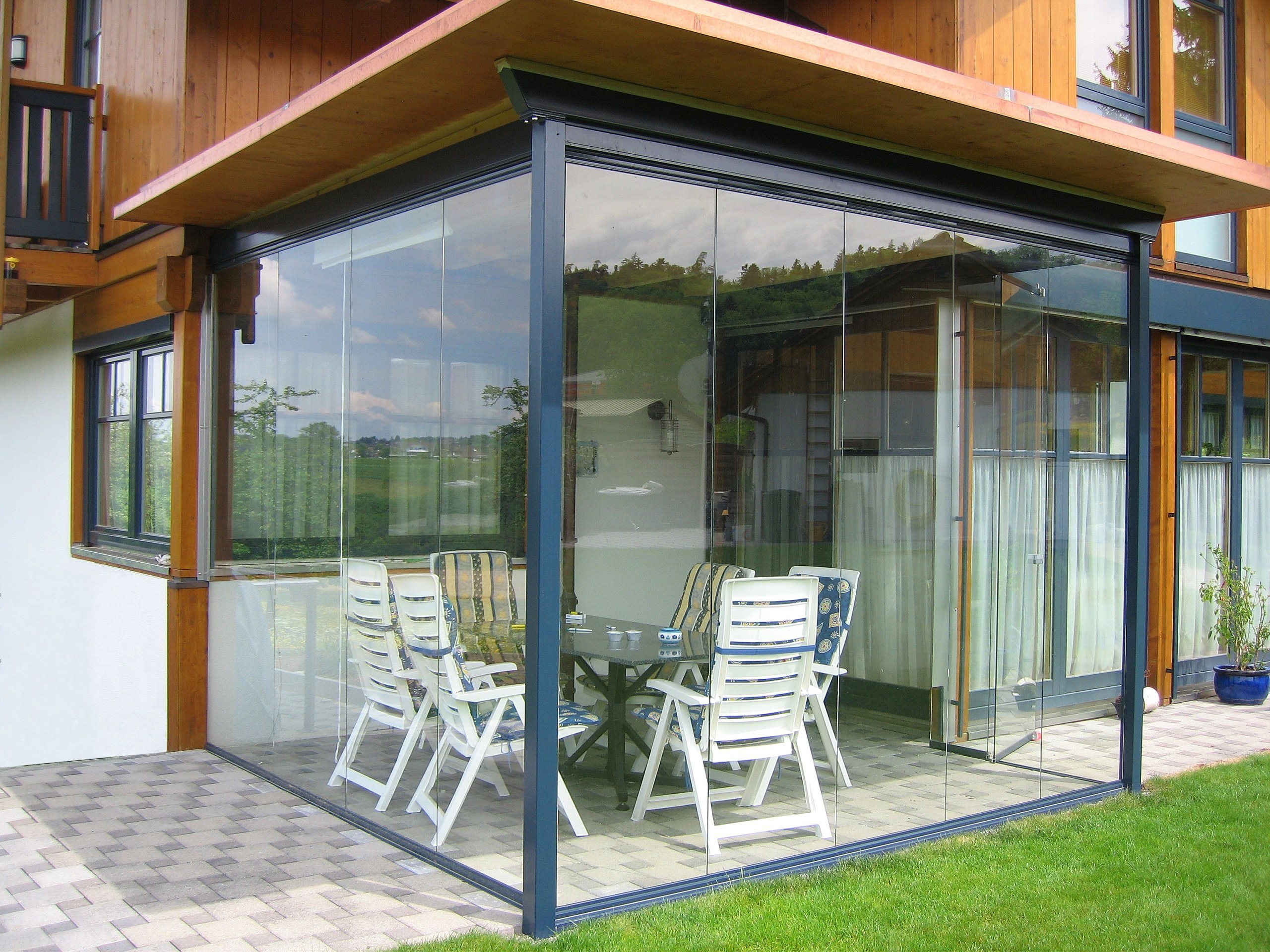 Exploring the Features of Glass Patio Enclosures A Comprehensive Guide
