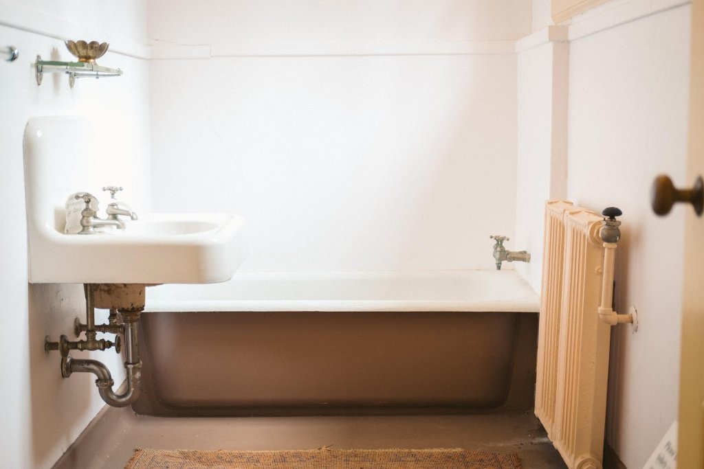 Bathtub Refinishing vs Fitted Tub Liners Which is Best for You