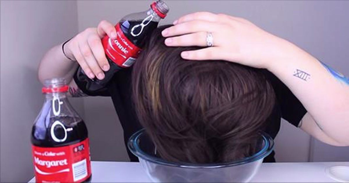 She Pours Two Bottles Of CocaCola Over Her Hair. Now Her Beauty Tip Is
