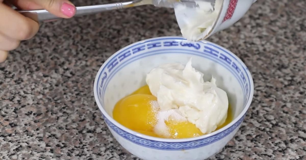 This Is What Happens When You Mix 3 Eggs With Cream Cheese.