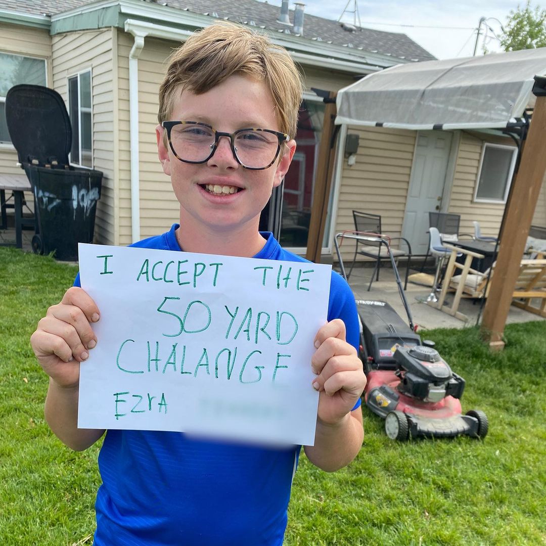 Børn slår græs for ældre helt gratis Opfordrer flere unge