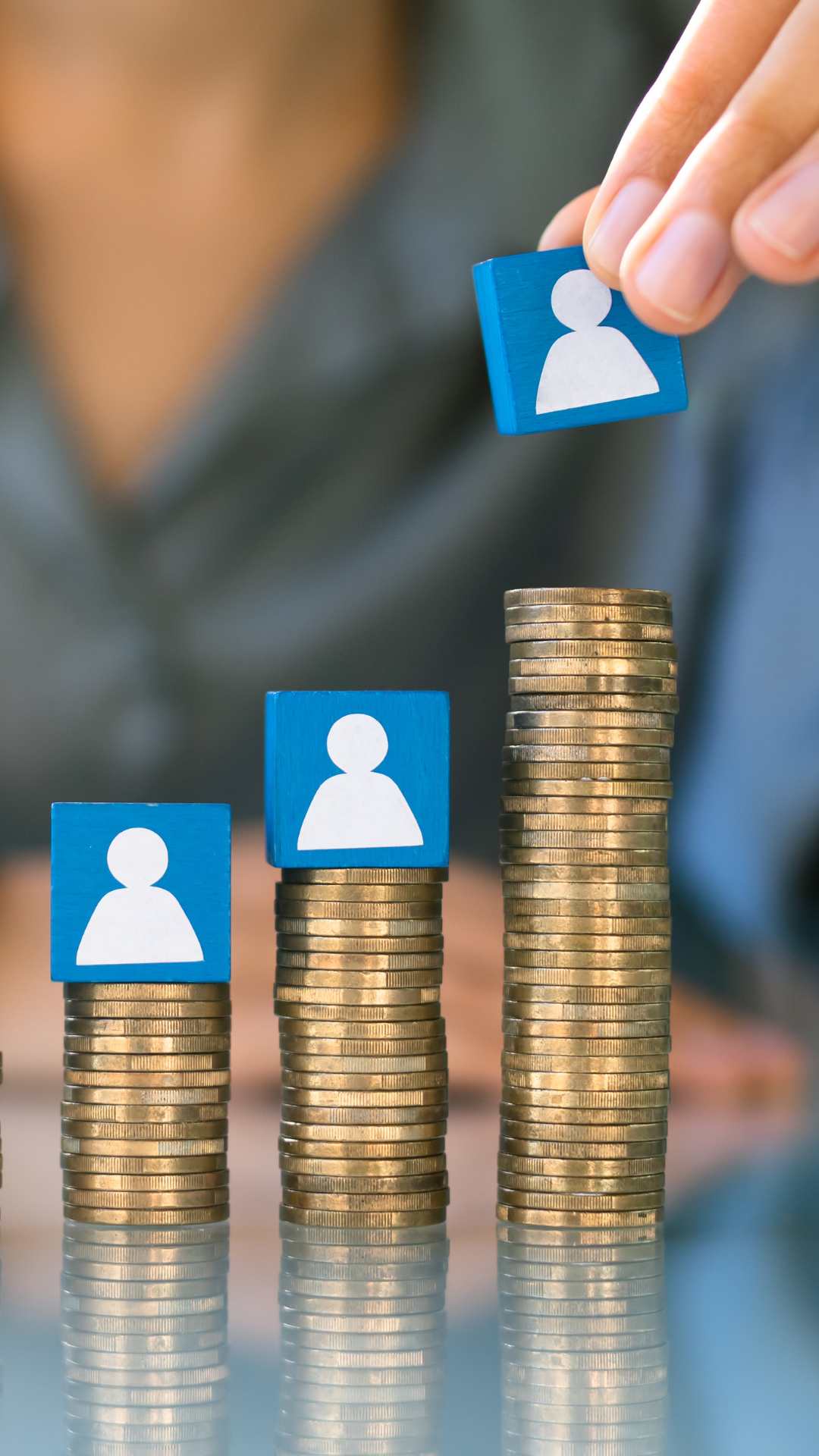 Top 10 countries with highest average monthly salary after tax