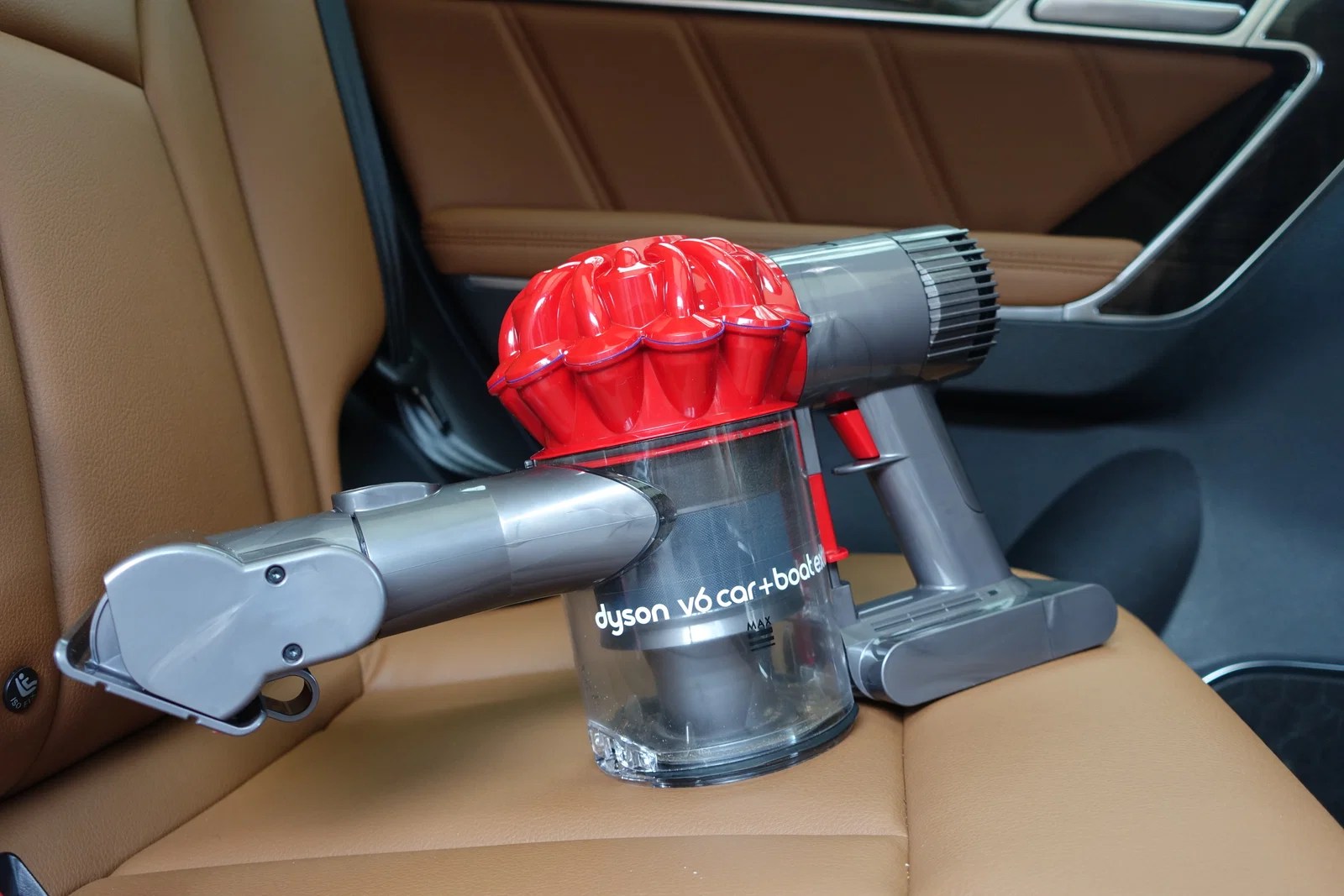 Dyson goes mobile Vacuum designed just for the car or boat » EFTM