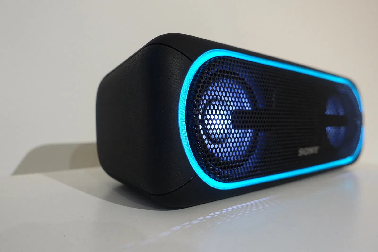 Sony SRSXB40 Bluetooth Speaker Review The lights of the party