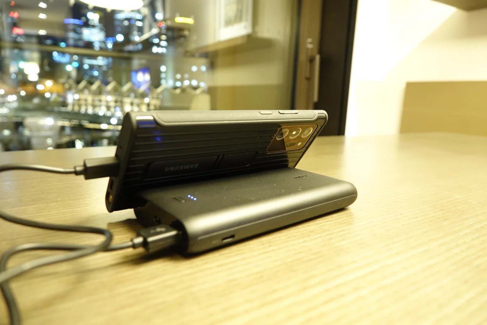 Belkin 10k Stand & Play Portable Power Bank Review Just an awesome idea!