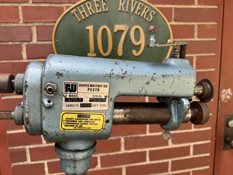 Used 2000 ROPER WHITNEY 622LR Trimming, Beading & Flanging Machines