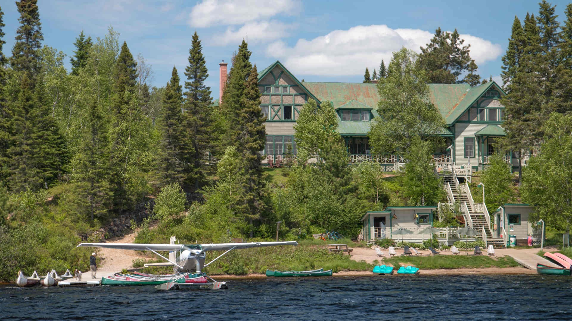 Room Service La Seigneurie du Triton LacÉdouard, Quebec Escapism TO