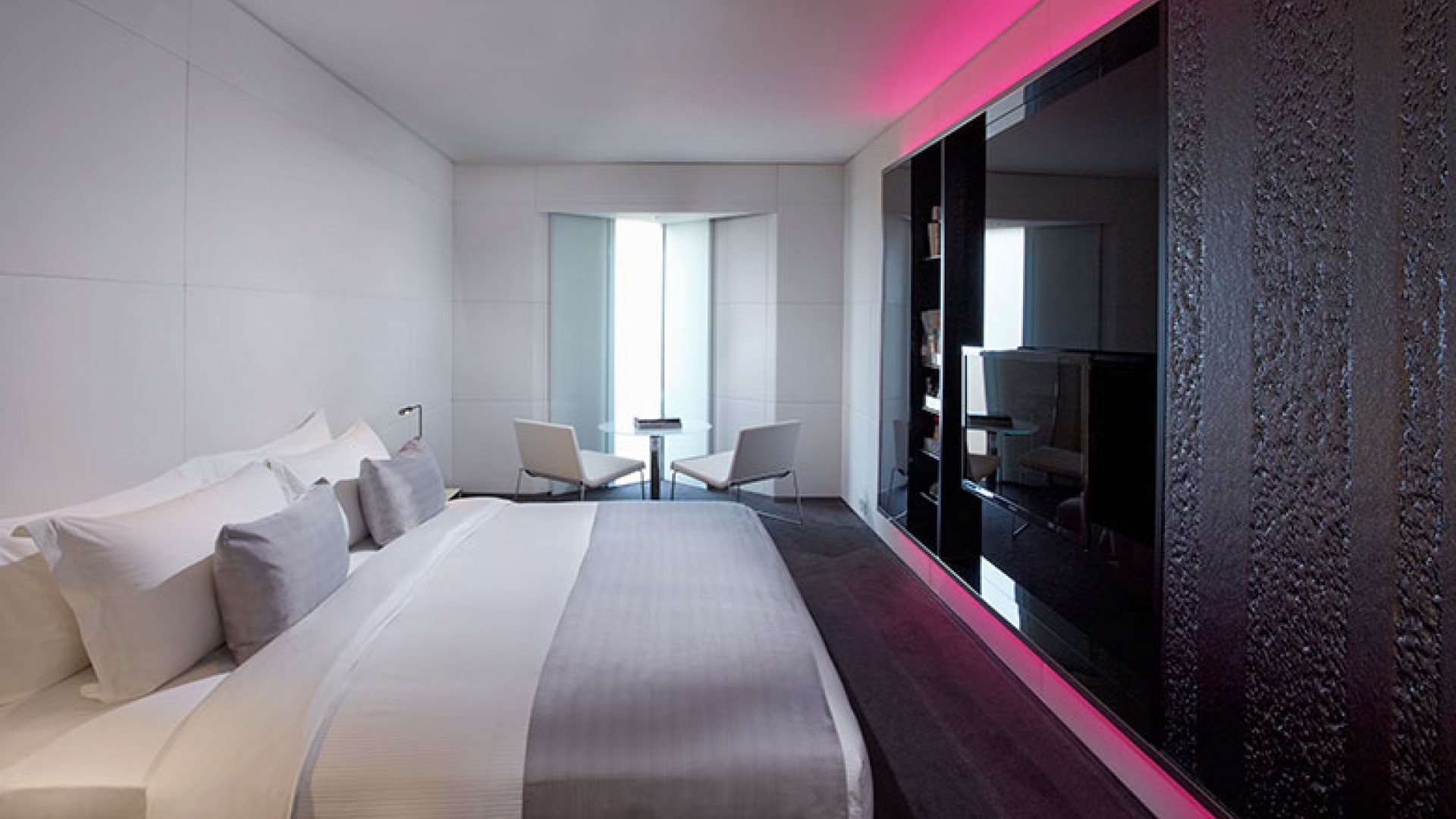 Hotel Review ME Hotel, London Escapism