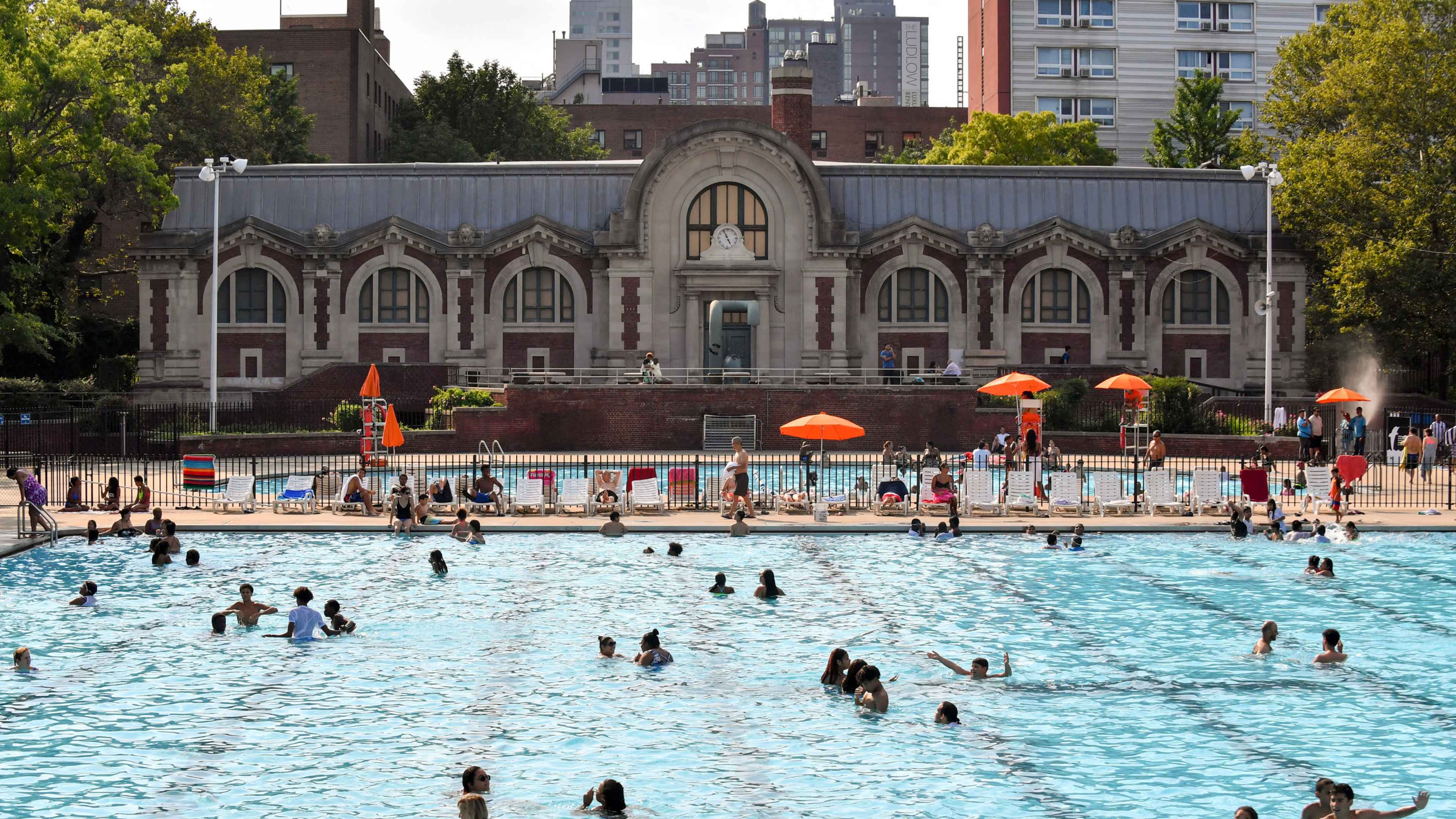 New York's outdoor swimming pools Escapism